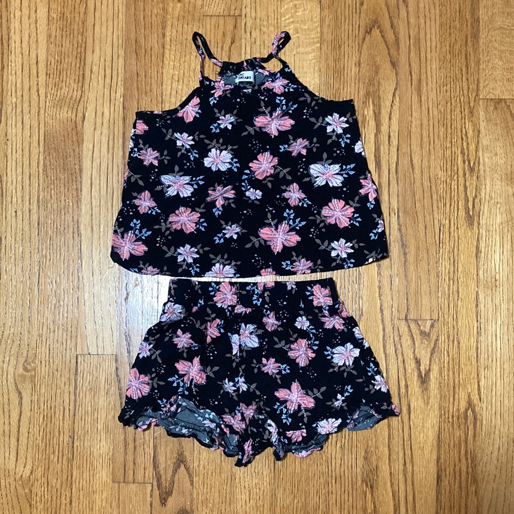 Children flower pajama set, Size Childrens Small, Tank top and shorts